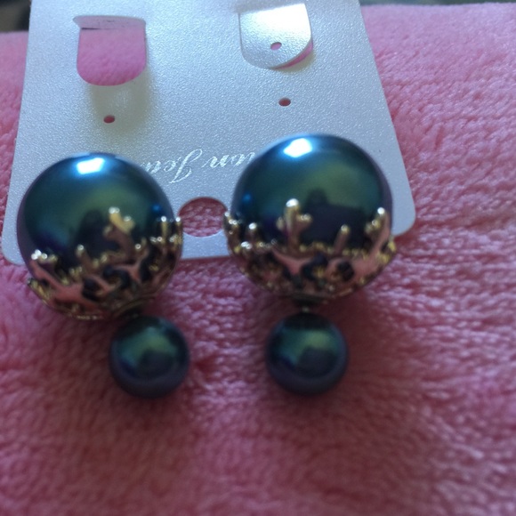 Earing - Picture 2 of 2