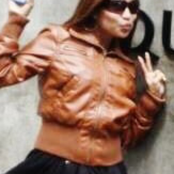 Like new I bought it at forever21 - Picture 2 of 3