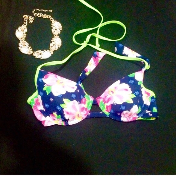 Gully hicks bikini - Picture 2 of 3