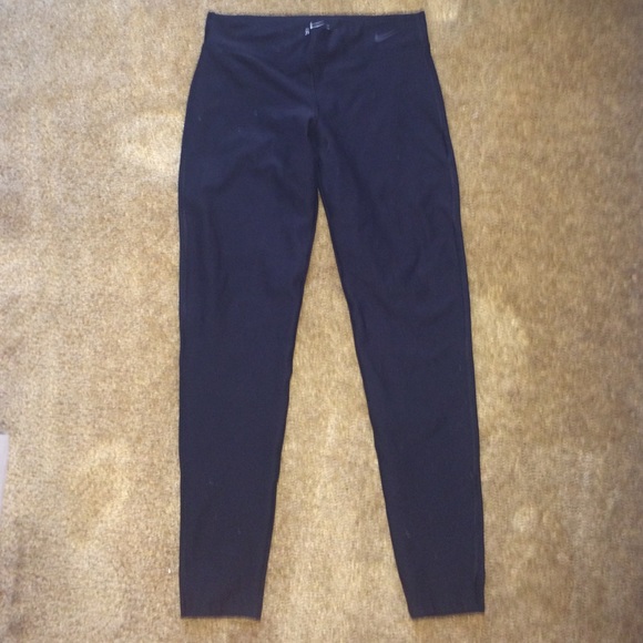 black full length Nike leggings