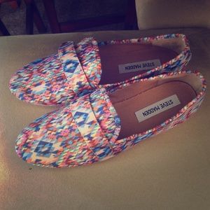 NWOT Steve Madden Eltonn multicolored flats