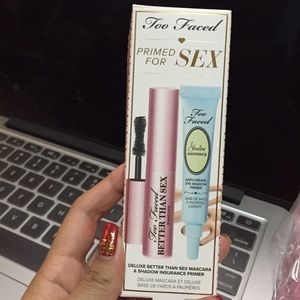 Too faced deluxe kit