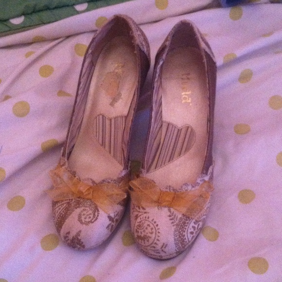 Tan and brown heals