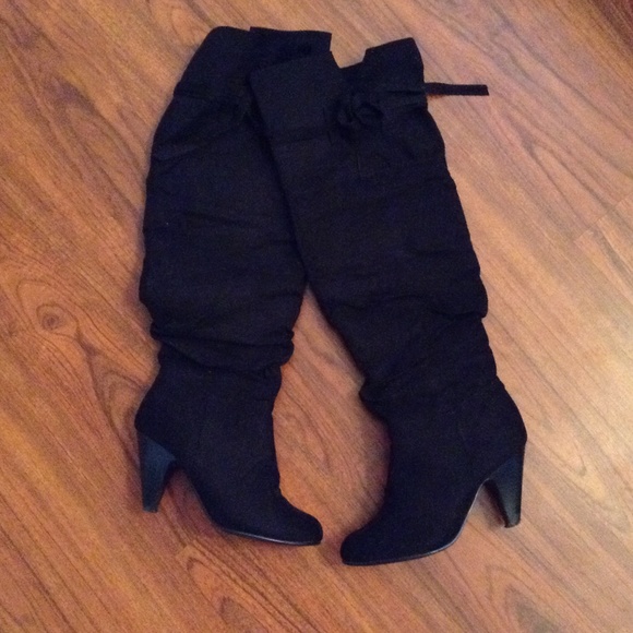 Women's knee high boots from Buckle! Wore once!