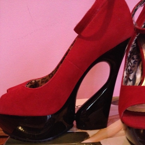 Red Heels - Picture 2 of 4