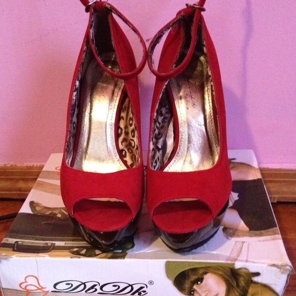 Red Heels - Picture 3 of 4
