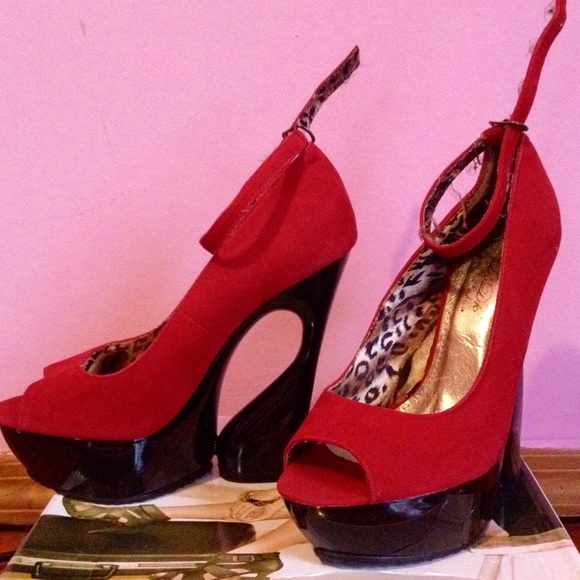 Red Heels - Picture 4 of 4