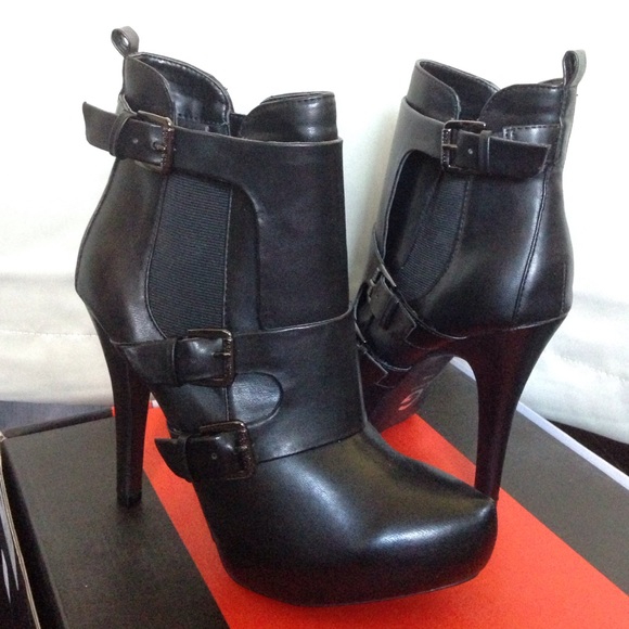 G by GUESS Greeta Bootie