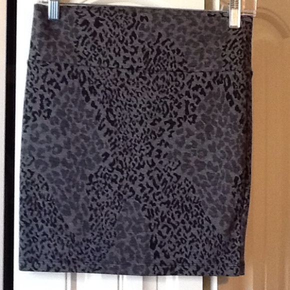 Decree Dresses & Skirts - ✨LAST CHANCE✨Grey & Black Animal Print Skirt