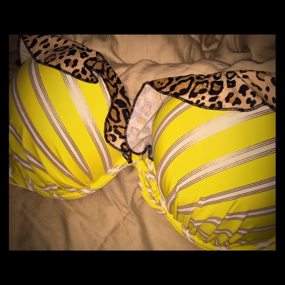 38 DD Victoria Secret bathing suit top