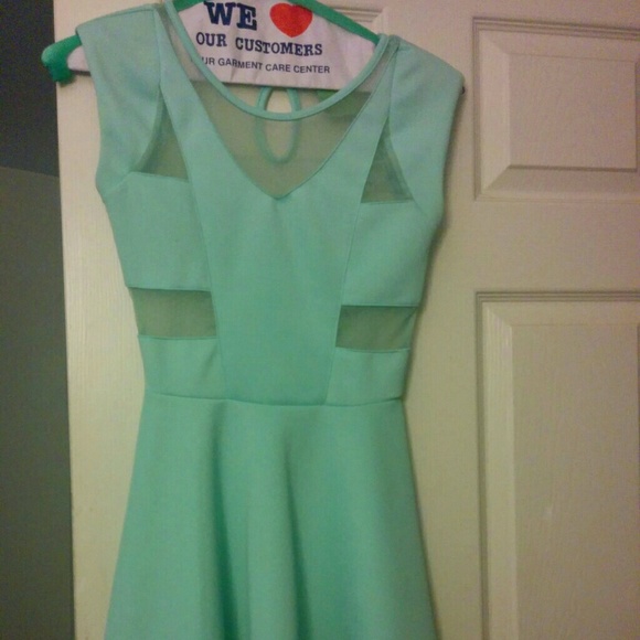 💥FLASH SALE💥 Mint scuba skater dress - Picture 2 of 2