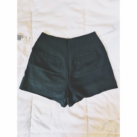 Black high waisted shorts - Picture 2 of 4