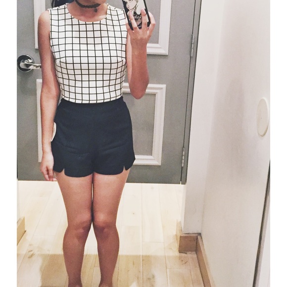 Black high waisted shorts - Picture 3 of 4