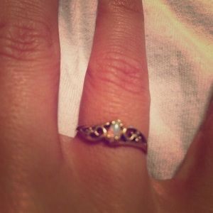 Yellow 10K gold ring with opal