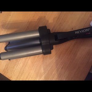 REVLON TRIPPLE BARREL WAVER!!