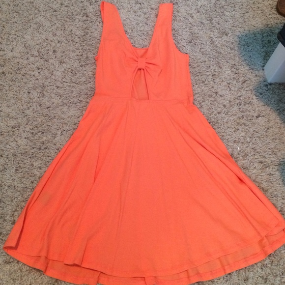 Orange dress never been worn before - Picture 2 of 2