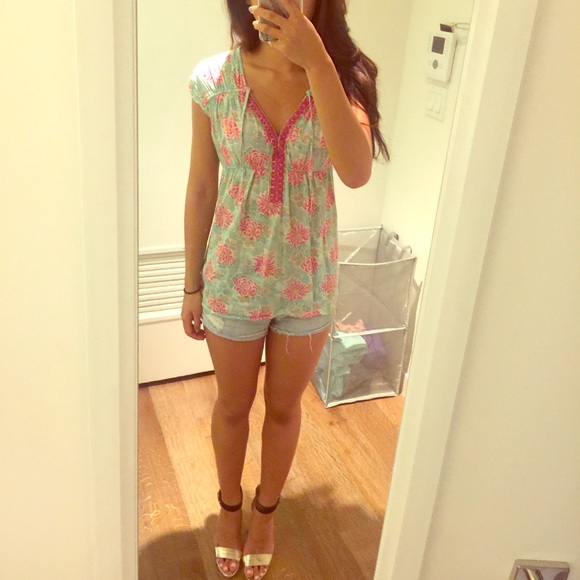 Flower patterned t shirt