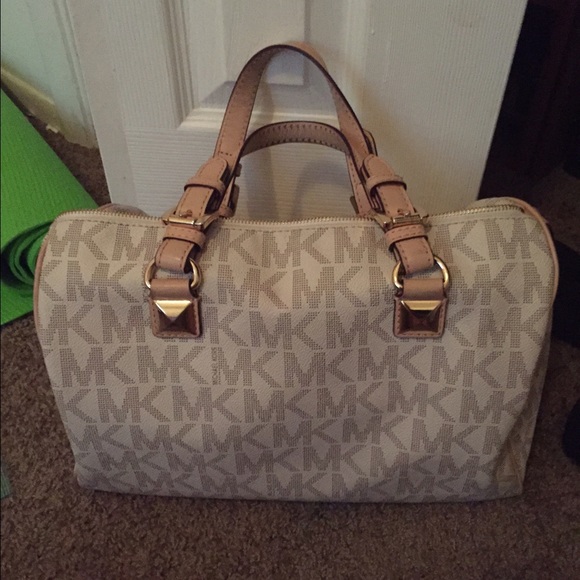 Selling as set Michael kors bag a zip wallet