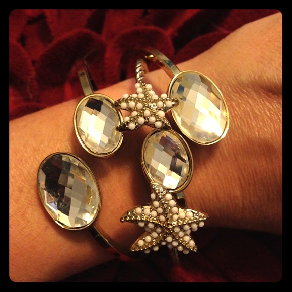 Two bracelets/bangles! Pretty jewels!