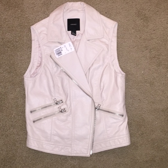 Casual cream bomber vest by Forever 21 😍