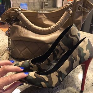 Super Sexy Camouflage pumps with red heel!