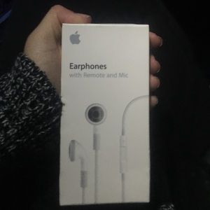 Apple earphones BRAND NEW.