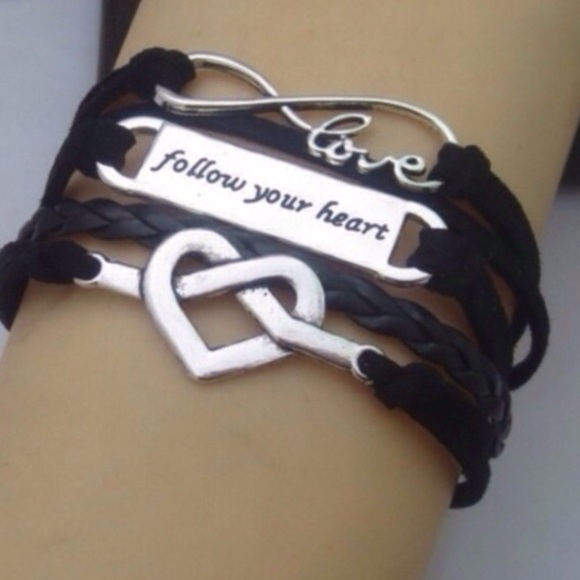 Jewelry - Follow Your Heart Bracelet✨LAST ONE✨