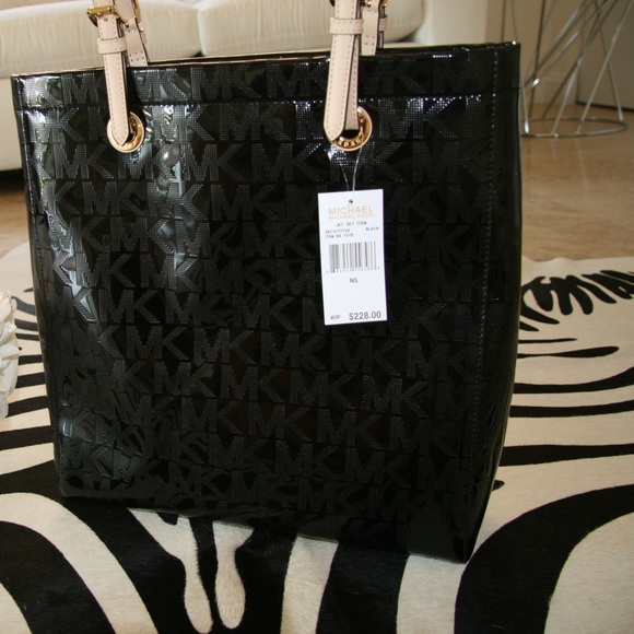 SOLD❗️Michael Kors Jet Set Tote - Picture 4 of 4