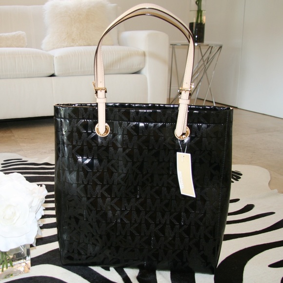 SOLD❗️Michael Kors Jet Set Tote - Picture 2 of 4