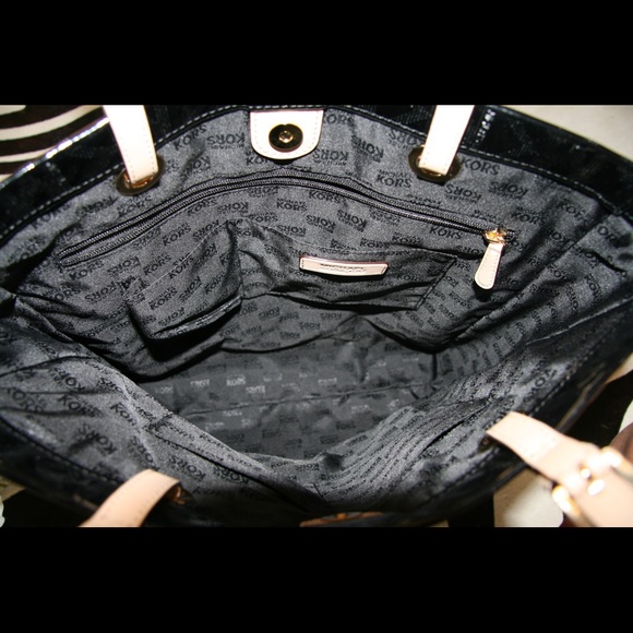 SOLD❗️Michael Kors Jet Set Tote - Picture 3 of 4
