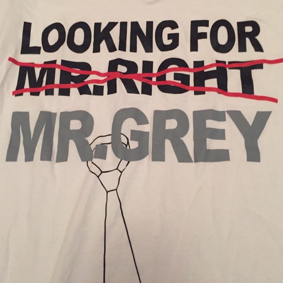 Looking For Mr.Grey tee - Picture 2 of 3