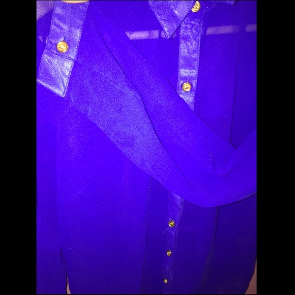 Sheer blue collar top - Picture 2 of 2