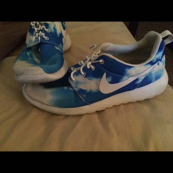 Roshe Run Blue Sky - Picture 2 of 4