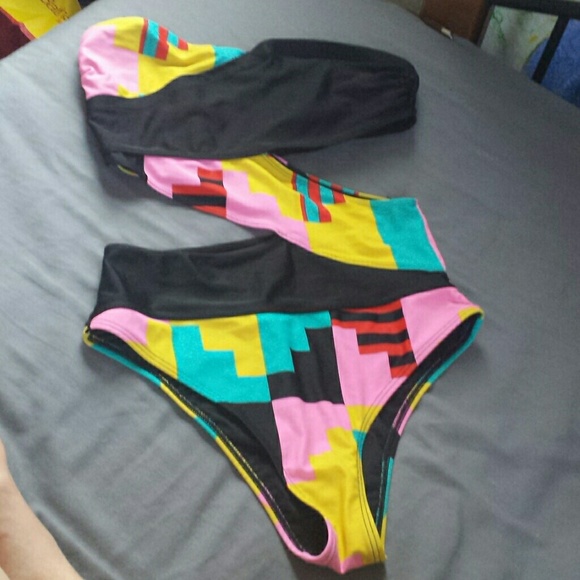 Very cute volcom bathing suit :)