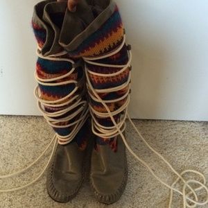 🎉🎉WEEKEND SALE🎉🎉 Unique knee high moccasins