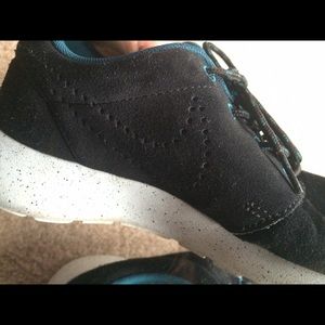 Bundled roshes & vans for Rayereynolds