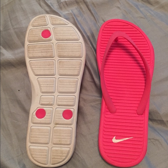 Nike - Picture 2 of 3