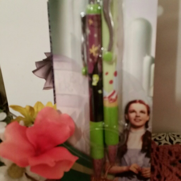 2 gel wizard of OZ  pens  so cute