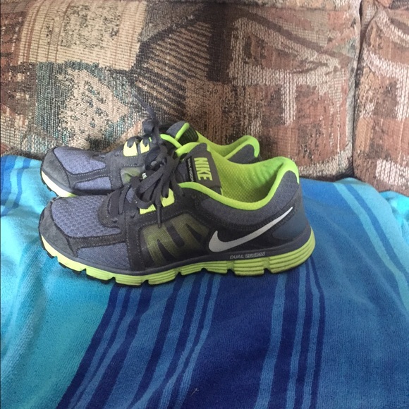 Size 7 1/2 Nike dual fusion