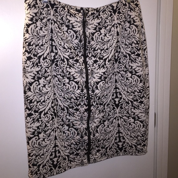 Beautiful Skirt - Picture 2 of 2