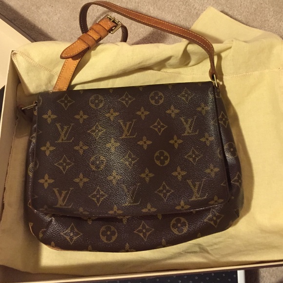 AUTHENTIC Louis Vuitton Tango musette