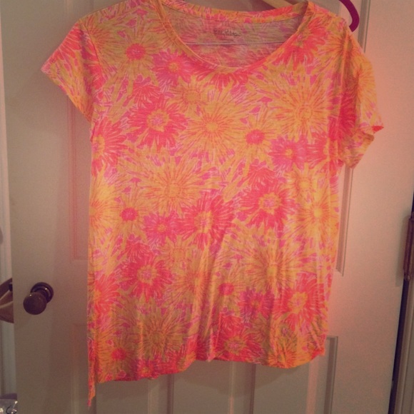 Lilly Pulitzer Size Large Tshirt