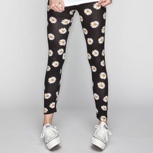 NWT Daisy Leggings Black Floral Soft Stretch