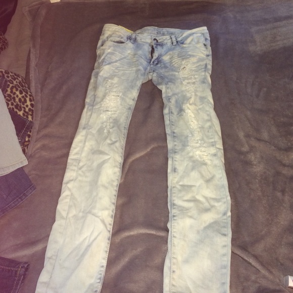 Light Wash Ripped Skinny Jeans