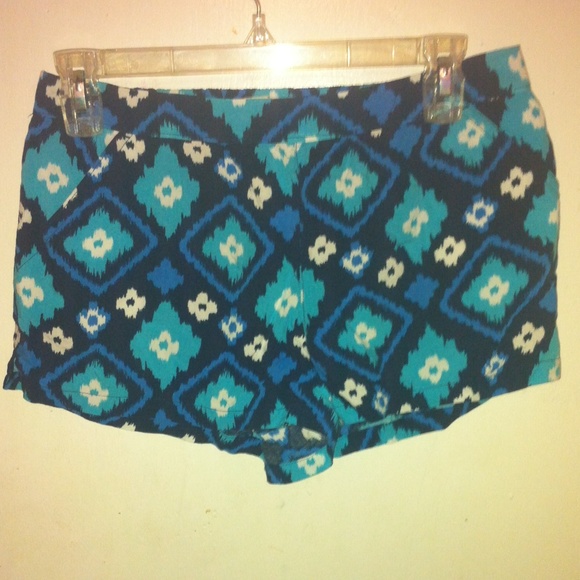 Hollister blue patterned summer shorts w/ pockets - Picture 2 of 2