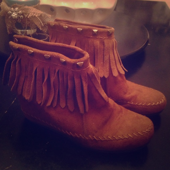 MOCCASIN BOOTIES
