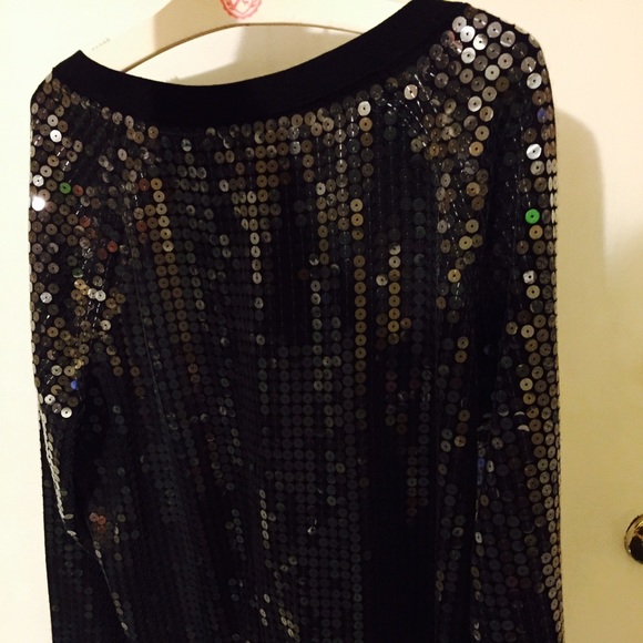 sweater like new only used ones size medium - Picture 3 of 4