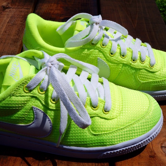 Nike Neon Yellow Sneakers! Size 7