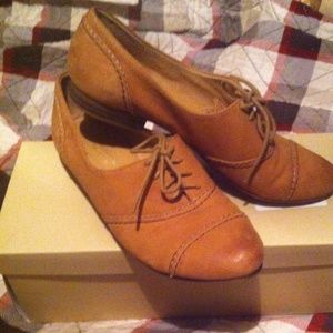 Cute camel colored shoes