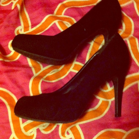 Black Pumps